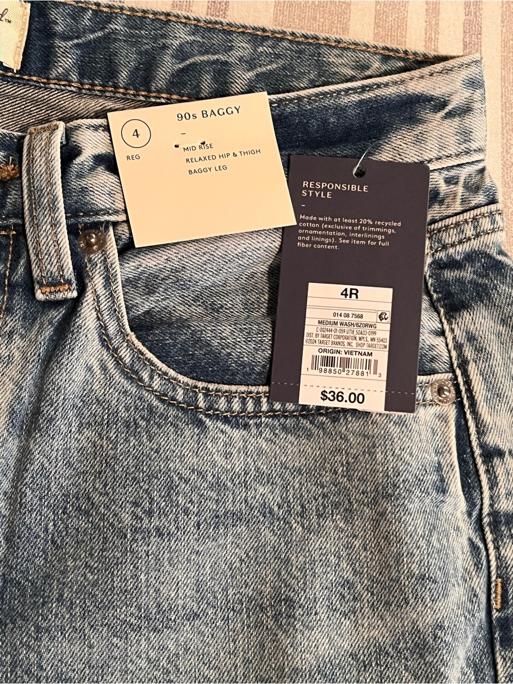NWT Universal Thread 90s Baggy Jeans Patched Distressed Mid Rise Size 4R - Picture 9 of 15